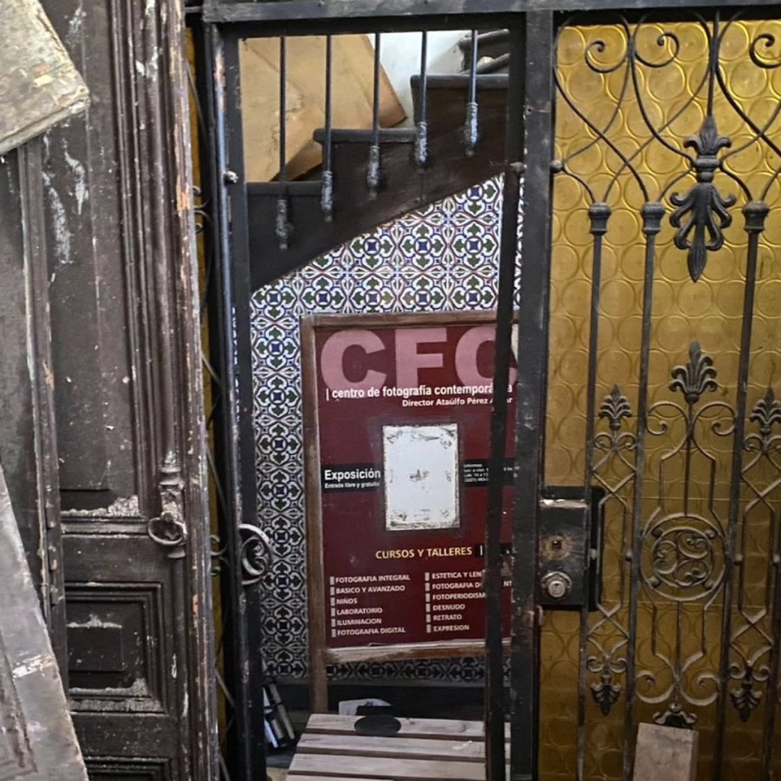Entrada del Centro de Fotografía Contemporánea de La Plata, sede de la Fotogalería Omega