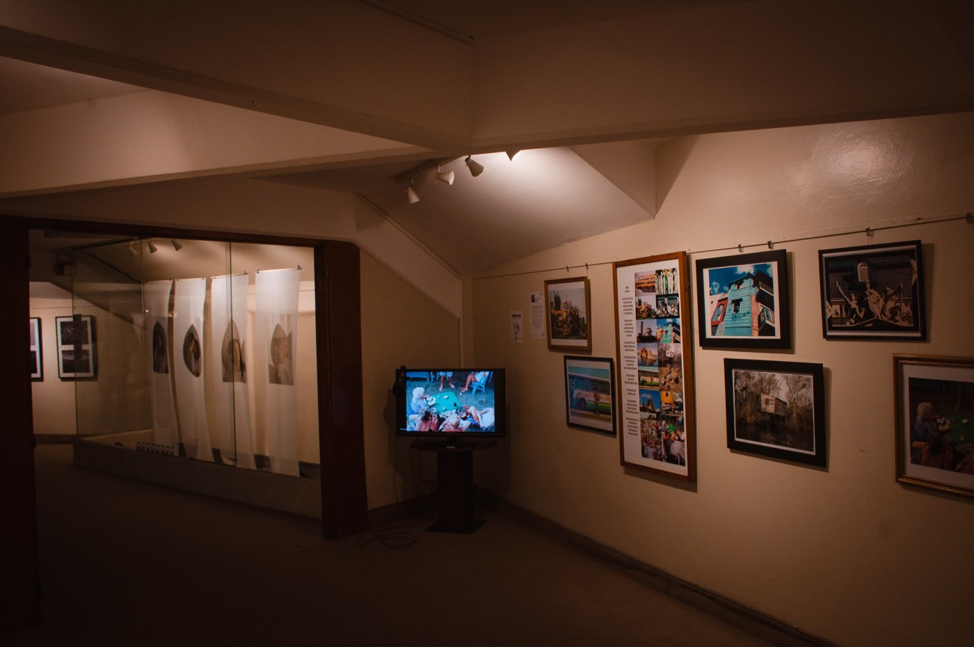Registro de la inauguración de IDENTIKIT, por Silvana Grassi