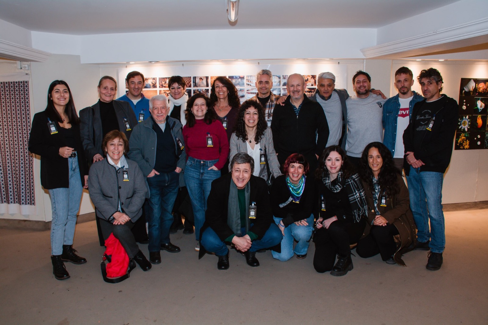 Foto grupal de los autores de IDENTIKIT en la inauguración, en el Paseo de la Imagen del Teatro Auditorium